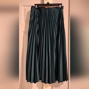 ZARA pleaded satin effect emeral green skirt - medium/28